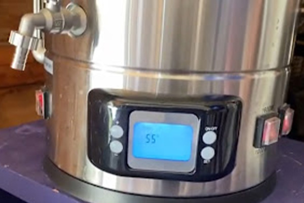 https://www.bdmetrics.com/wp-content/uploads/2021/12/Brewers-Edge-7.5-Gallon-Electric-Beer-Brewing-System-Closeup.jpg